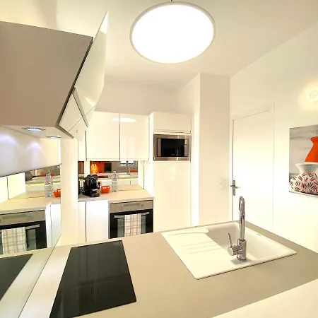 Appartement Centre Cannes, logement rénové rue piétonne, proche plage et palais festival